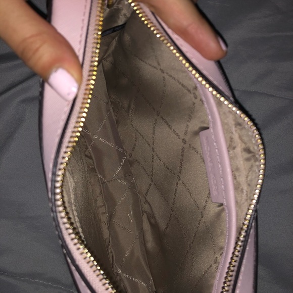 ❌SOLD❌Michael Kors Crossbody - Picture 5 of 6